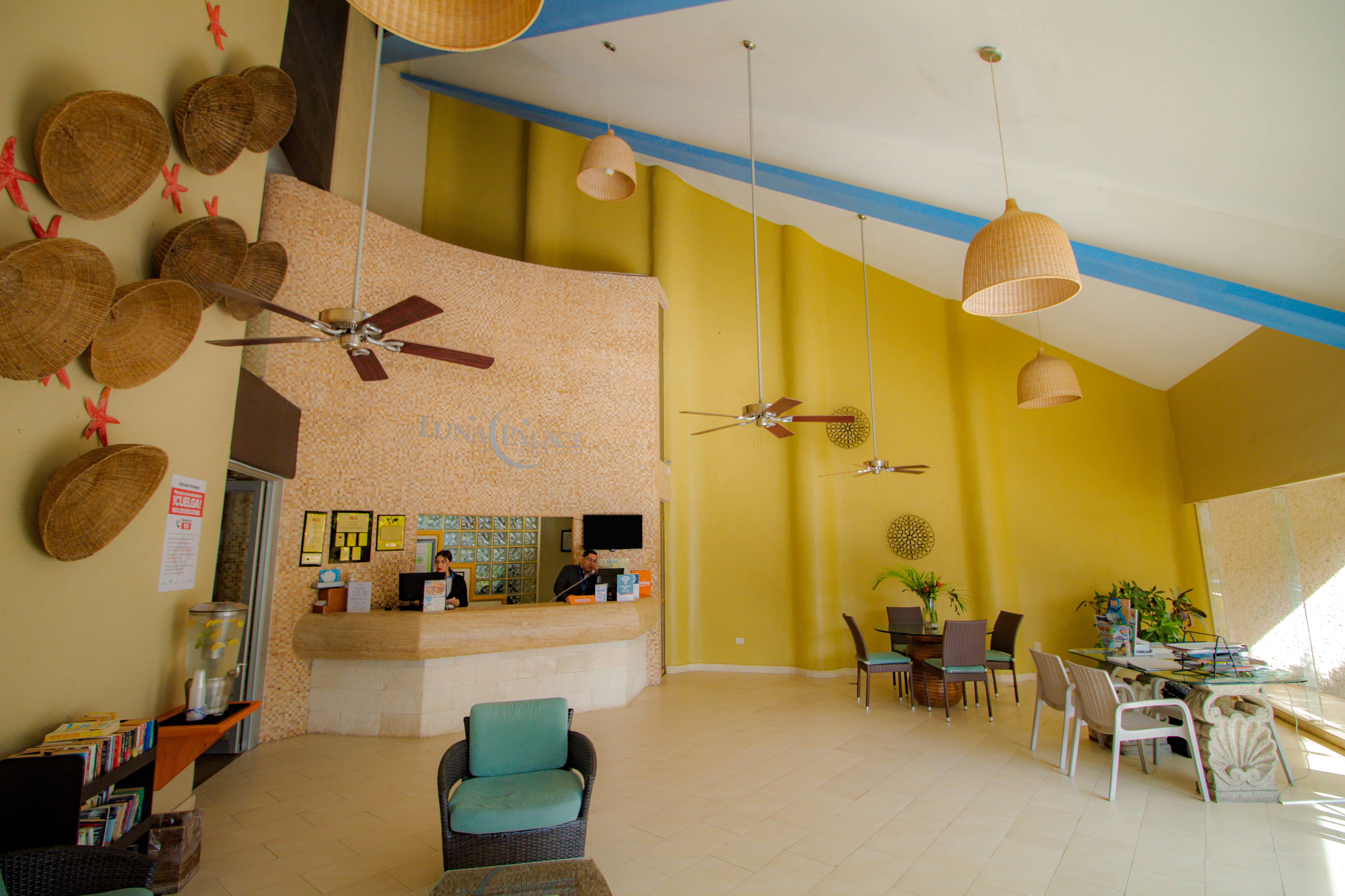 מזטלן Luna Palace מראה חיצוני תמונה
